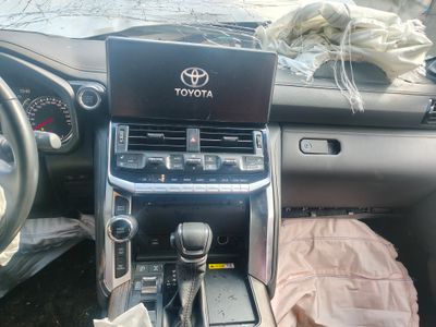 Toyota land Cruiser 300