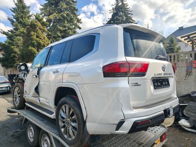 Toyota land Cruiser 300