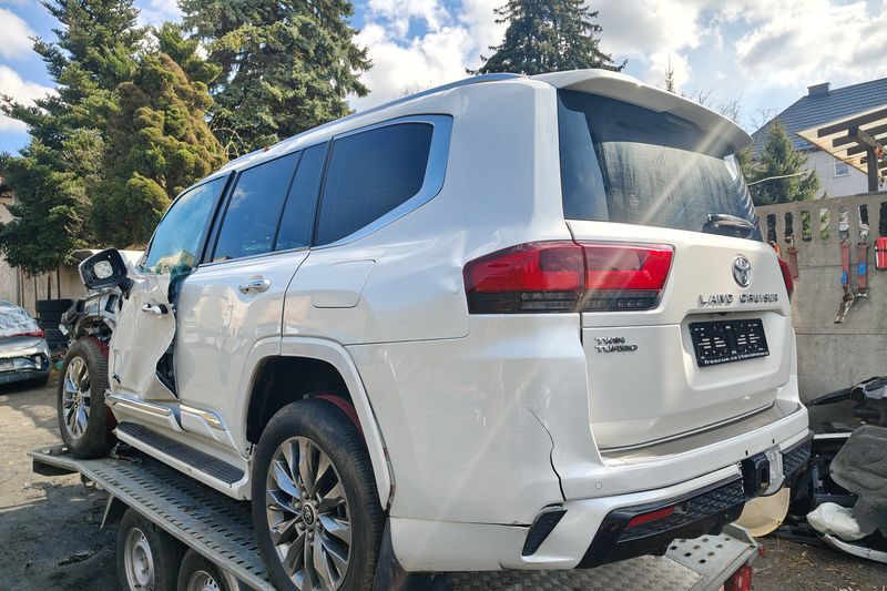 Toyota land Cruiser 300