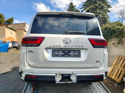 Toyota land Cruiser 300