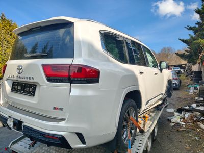 Toyota land Cruiser 300